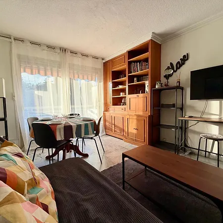 Charming Quiet 2-room Apartment, Floor Private Parking *