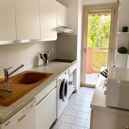 Charming Quiet 2-room Apartment, Floor Private Parking